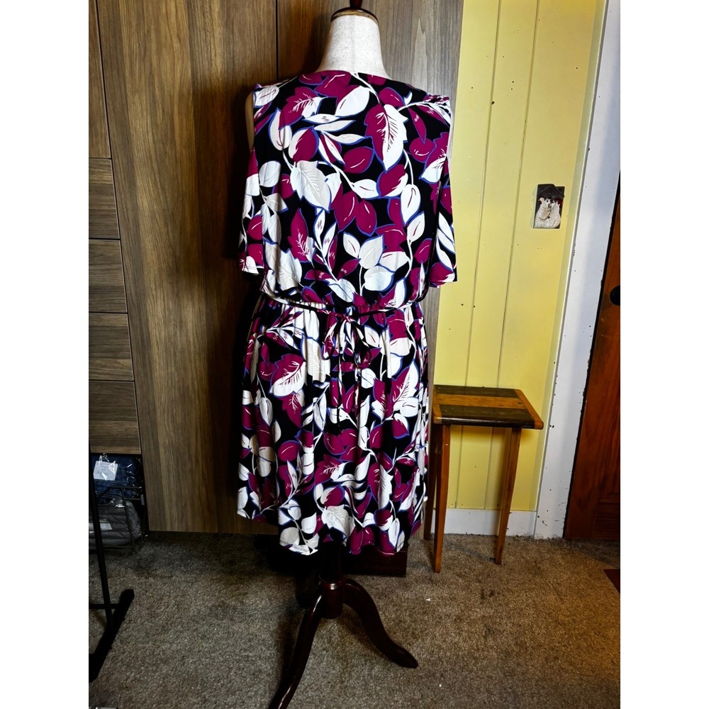 293. Roz & Ali Women 1X Floral Cold Shoulder Dress Knee Length Chic - Picture 3 of 5